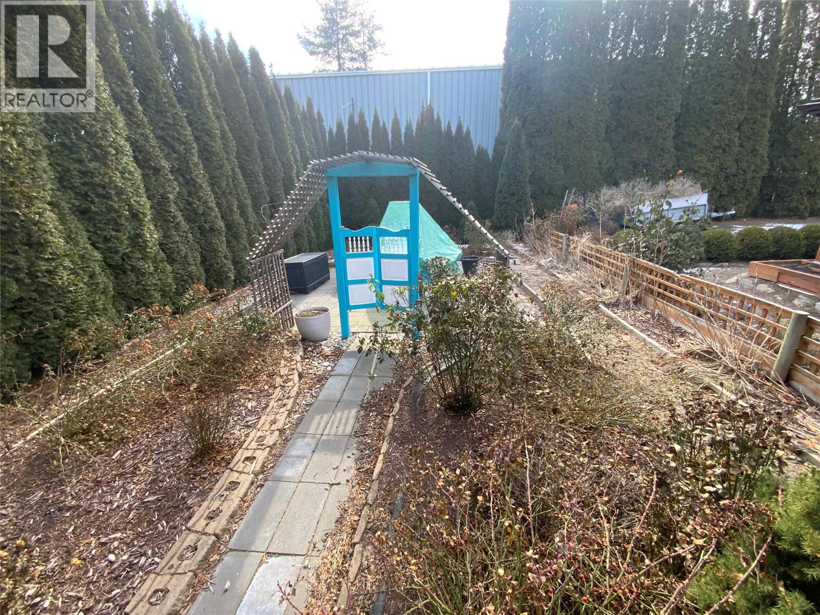 7805 Giants Head Road, Summerland