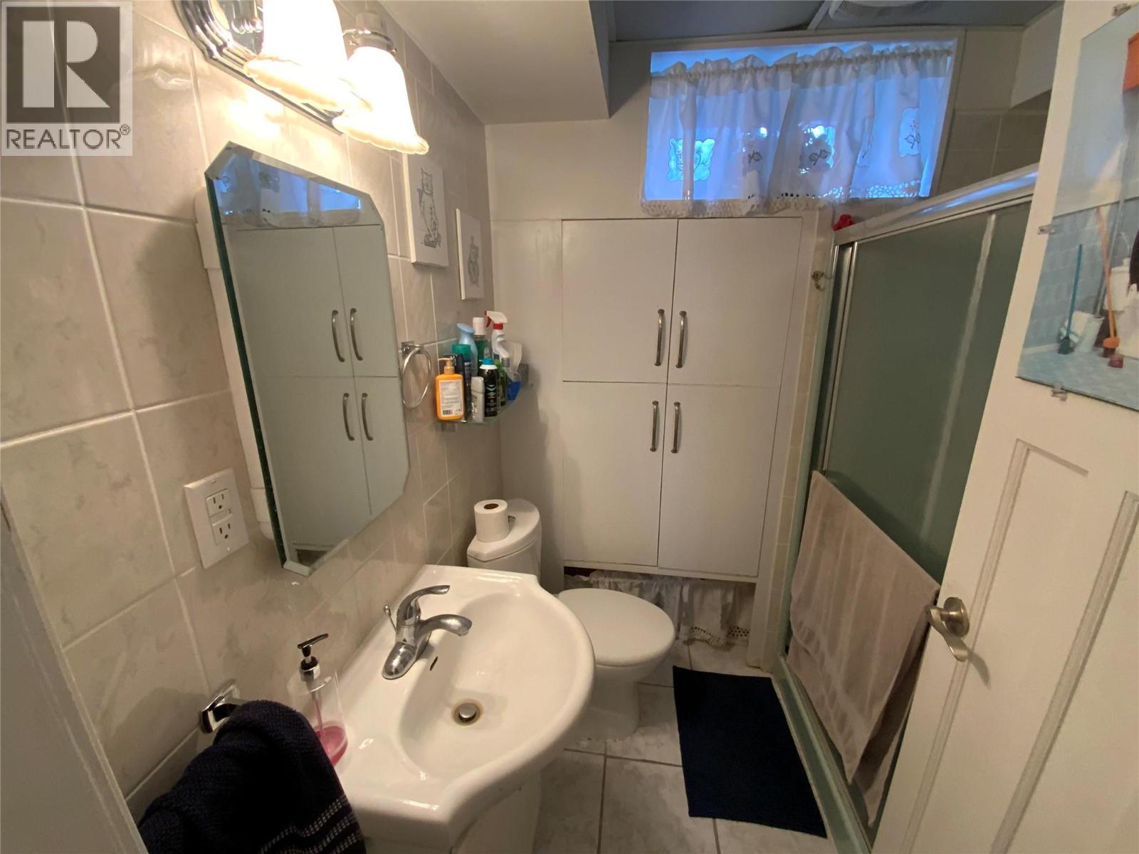 7805 Giants Head Road, Summerland