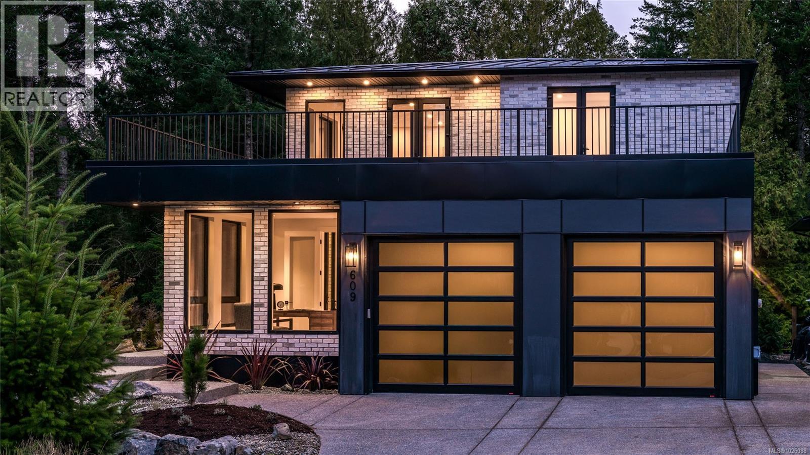 609 Medalist Ave, Colwood