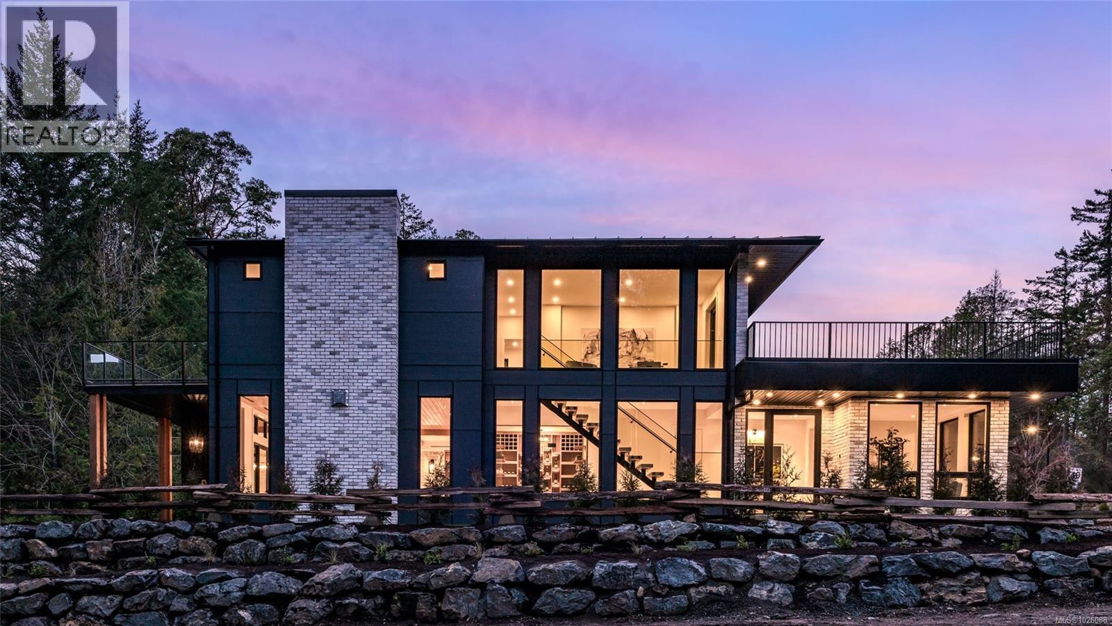 609 Medalist Ave, Colwood