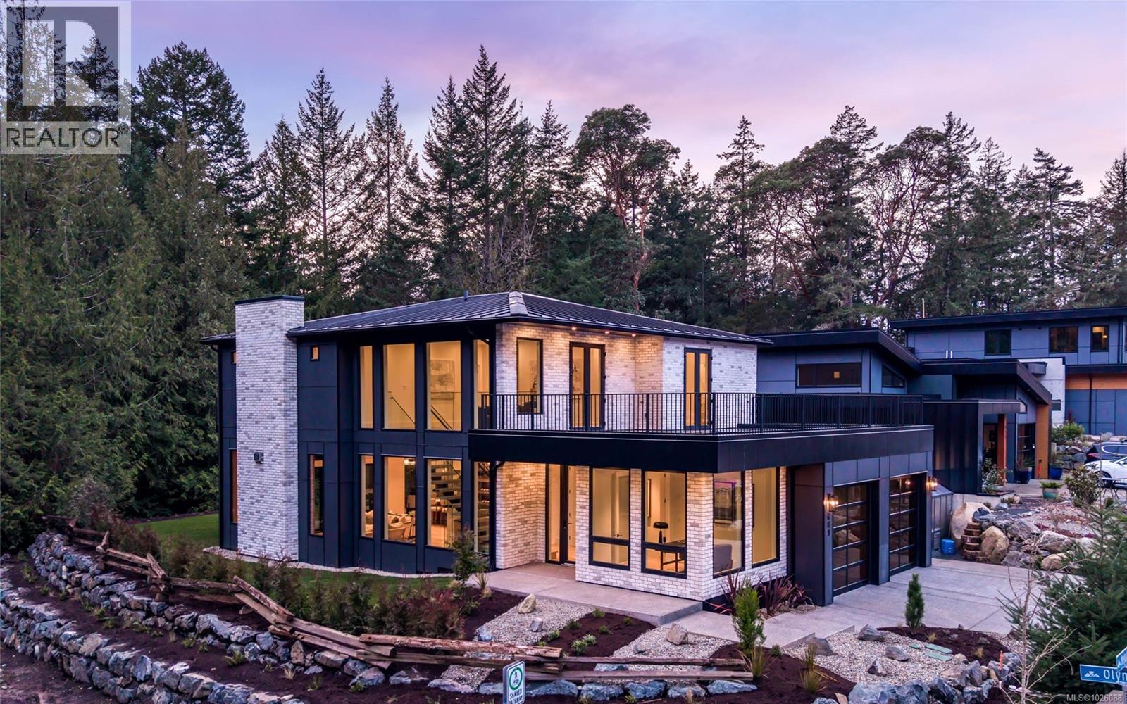 609 Medalist Ave, Colwood