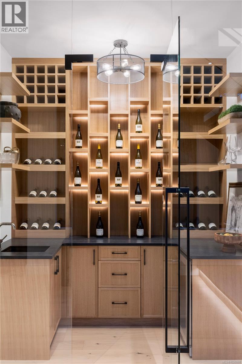 609 Medalist Ave, Colwood