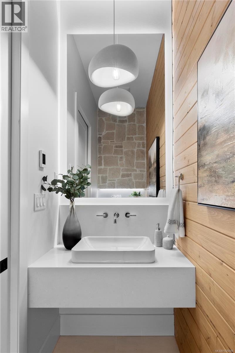 609 Medalist Ave, Colwood