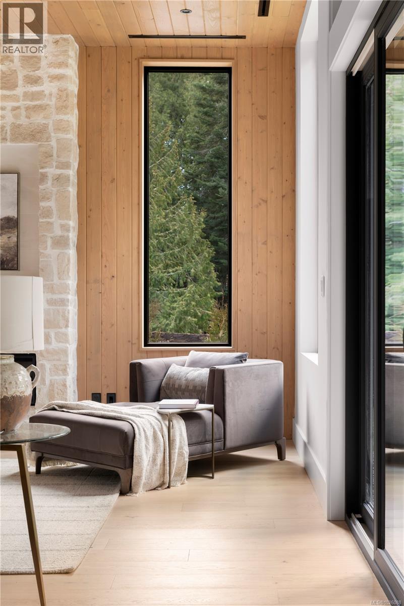 609 Medalist Ave, Colwood