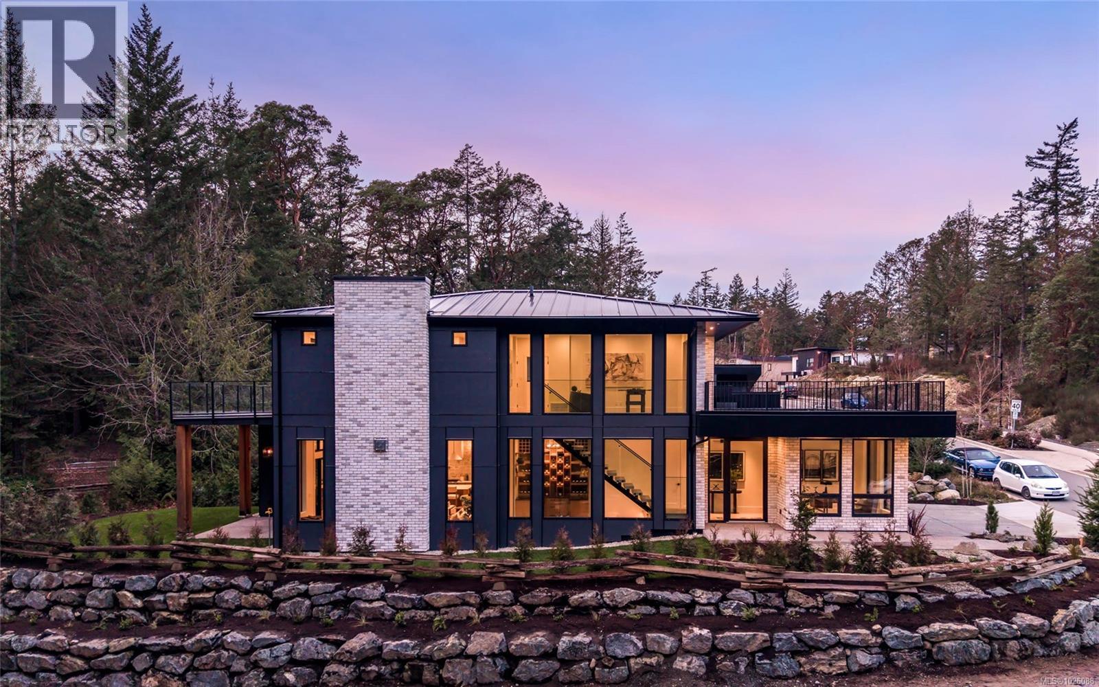 609 Medalist Ave, Colwood