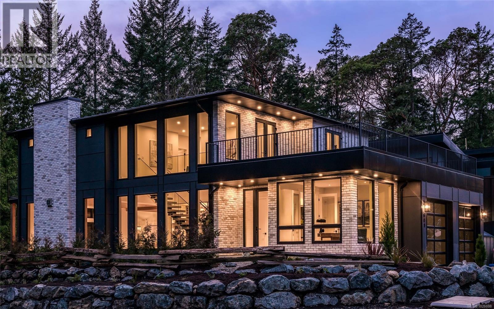 609 Medalist Ave, Colwood