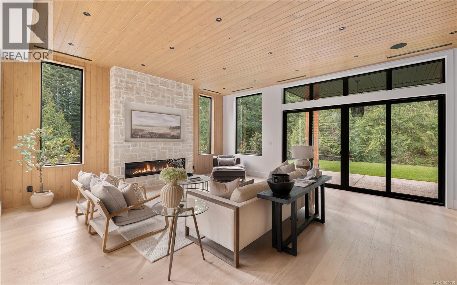 609 Medalist Ave, Colwood