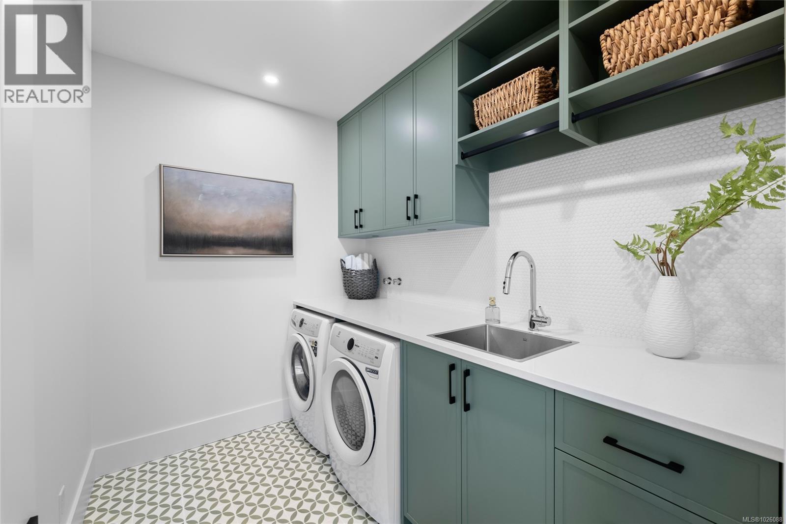 609 Medalist Ave, Colwood