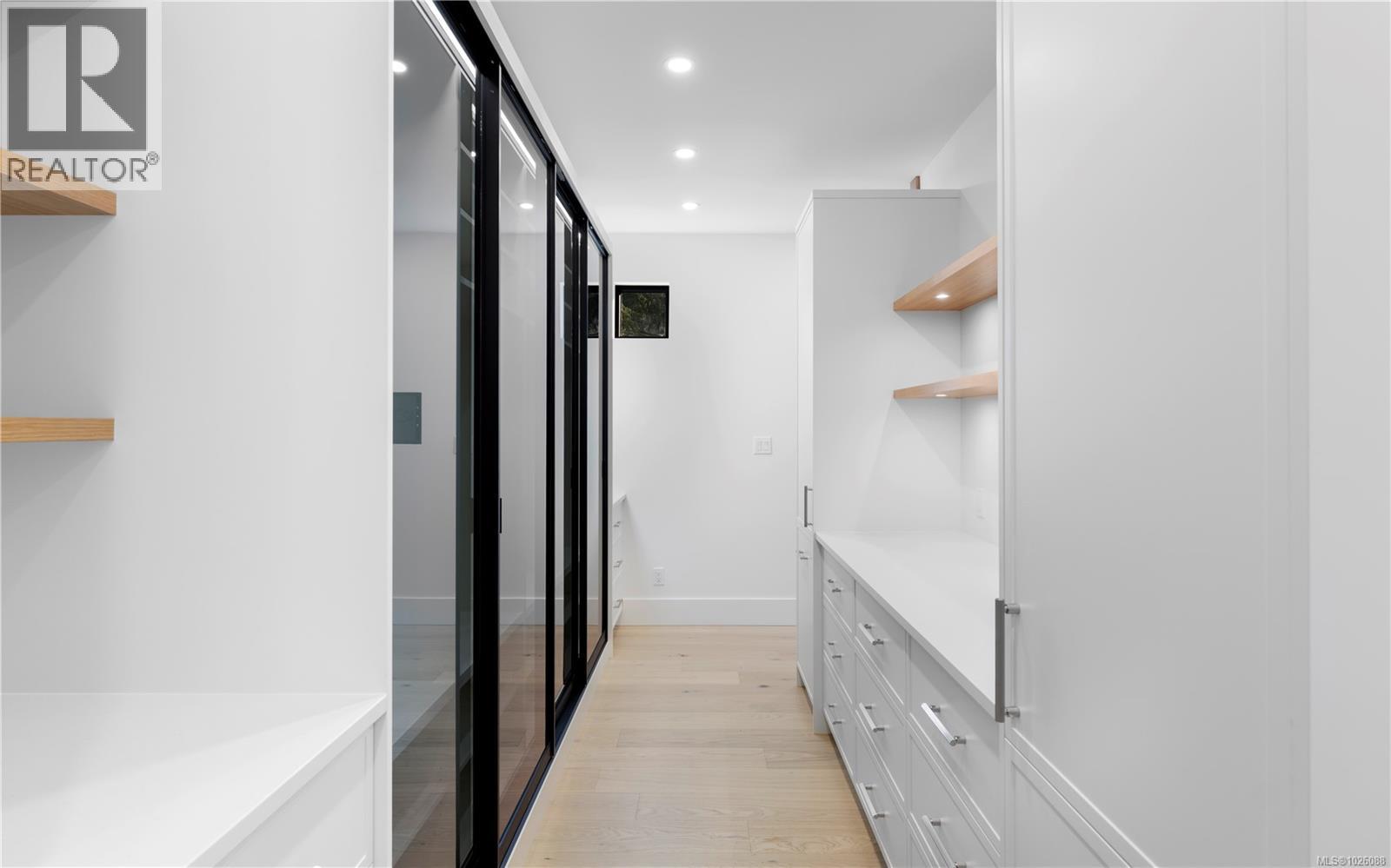 609 Medalist Ave, Colwood