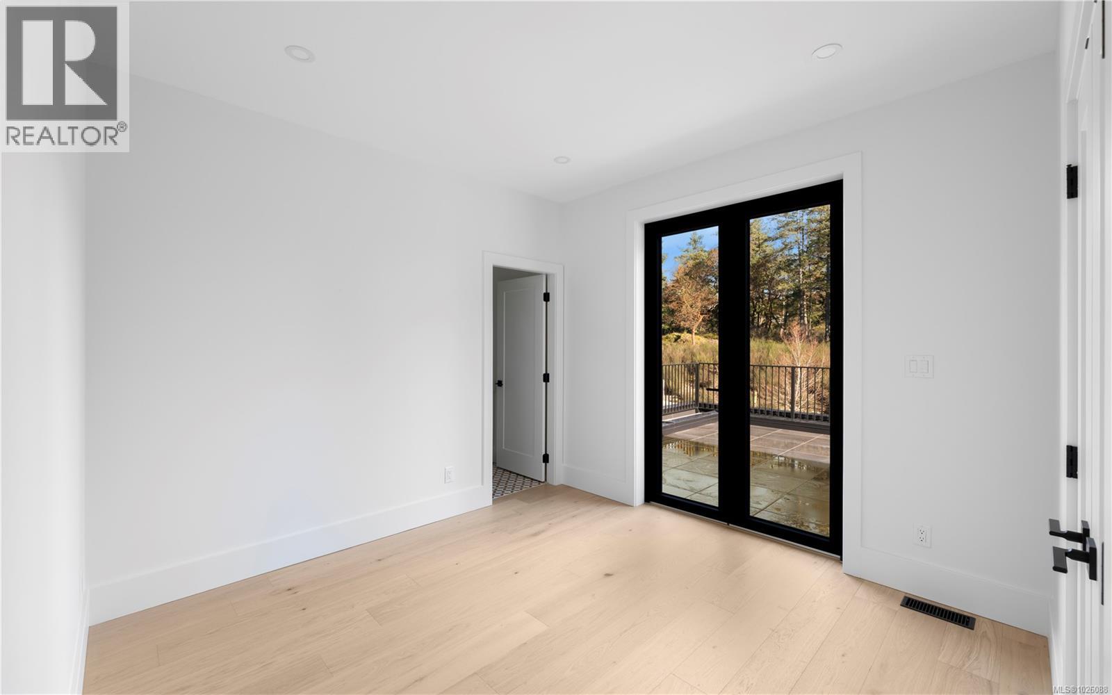 609 Medalist Ave, Colwood