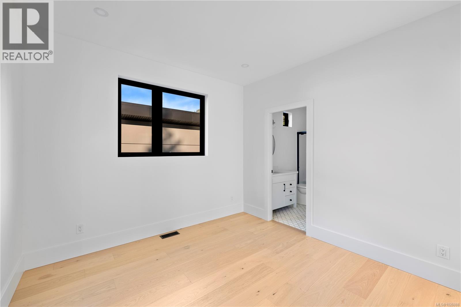 609 Medalist Ave, Colwood