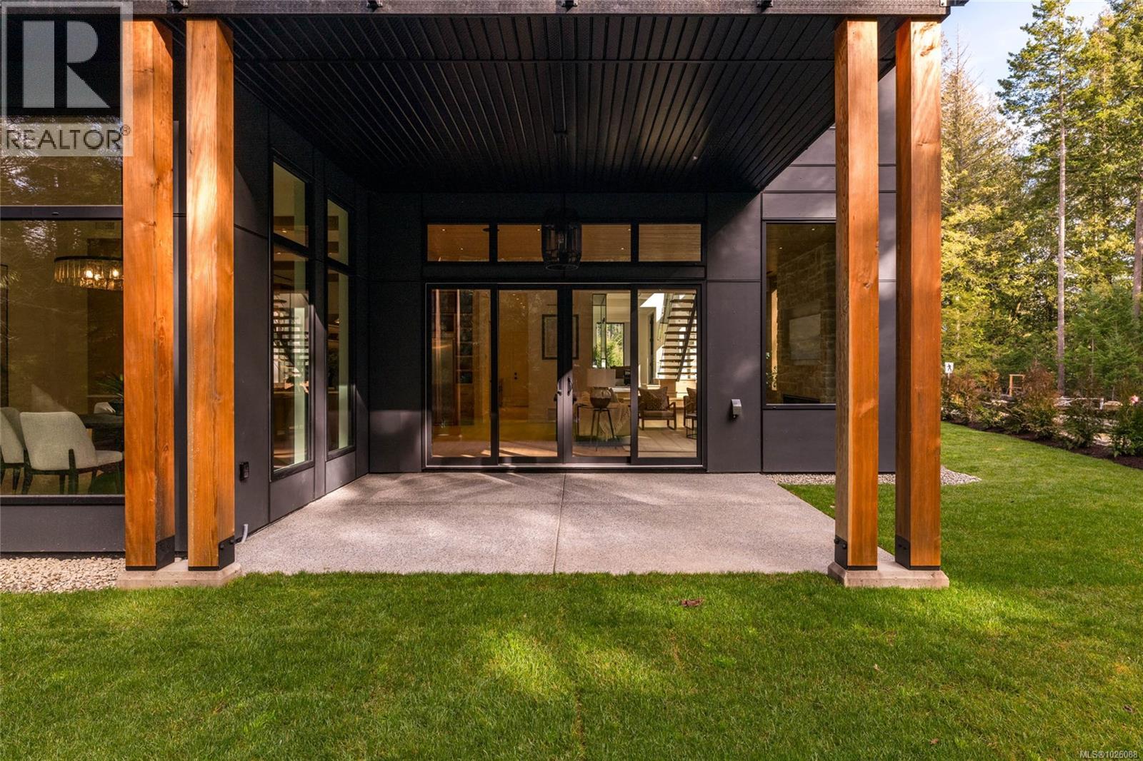 609 Medalist Ave, Colwood