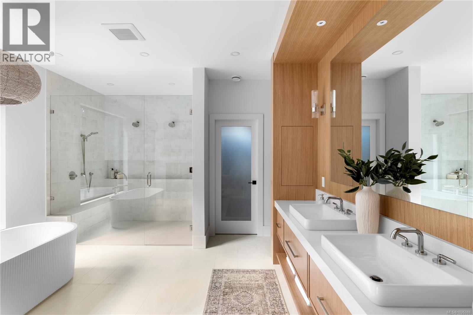 609 Medalist Ave, Colwood