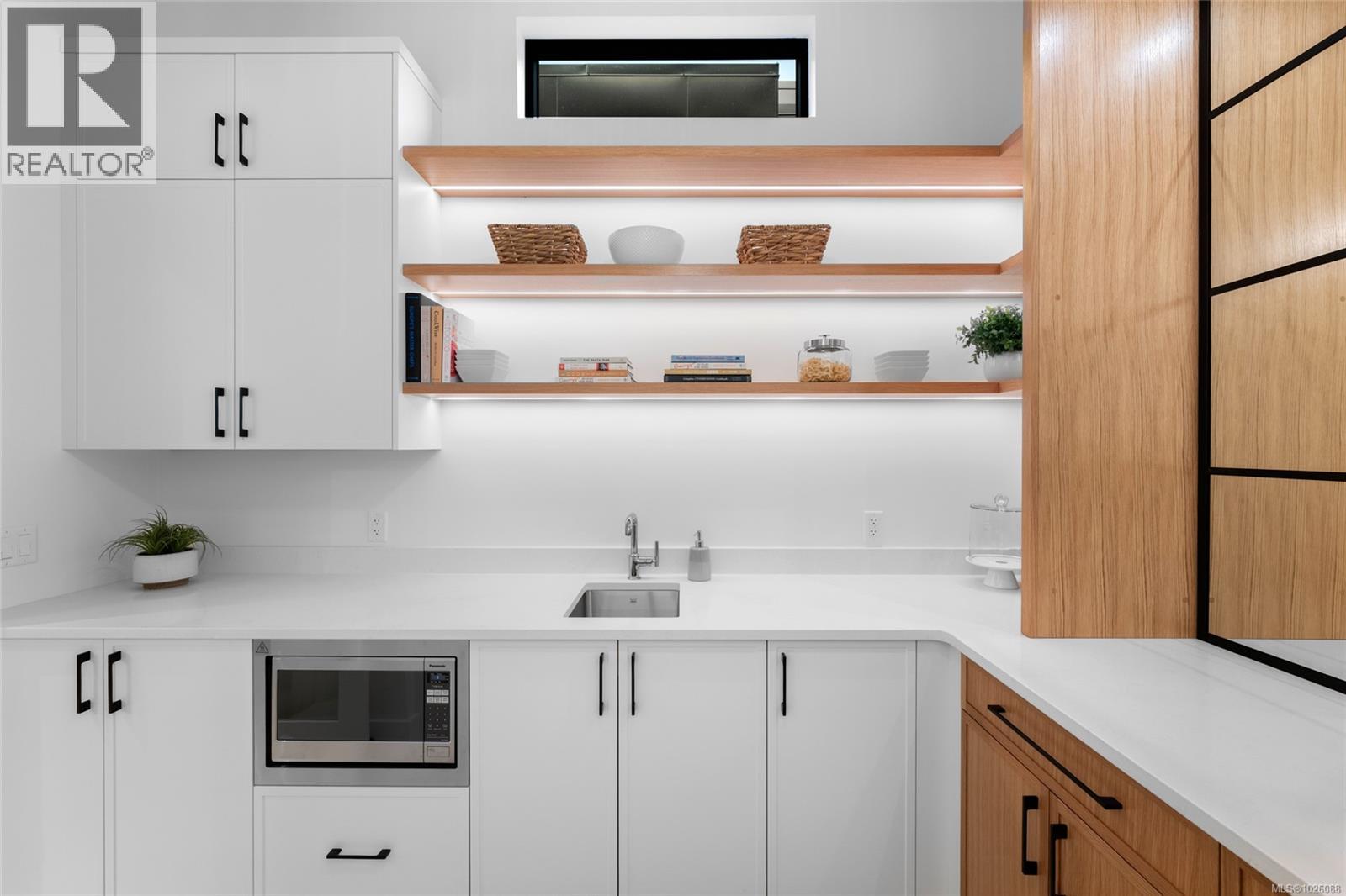 609 Medalist Ave, Colwood