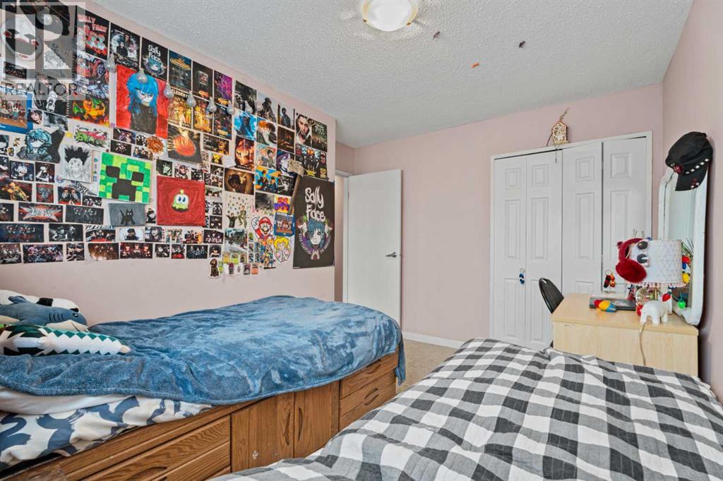 Single Family House for Sale in   Oakmoor Drive SW Palliser Calgary 