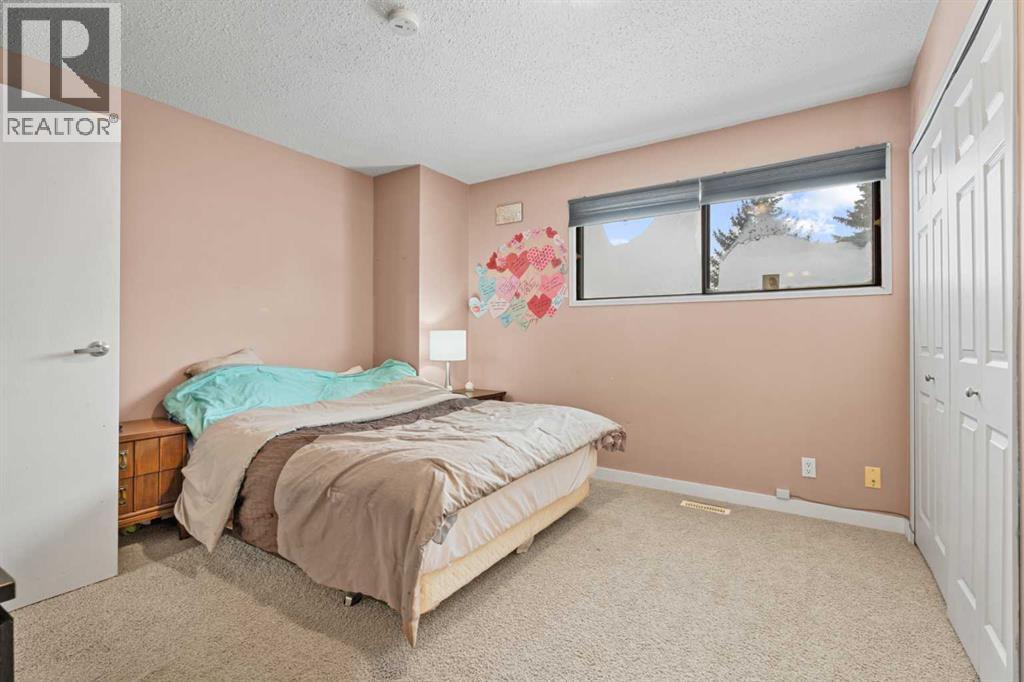 Single Family House for Sale in   Oakmoor Drive SW Palliser Calgary 