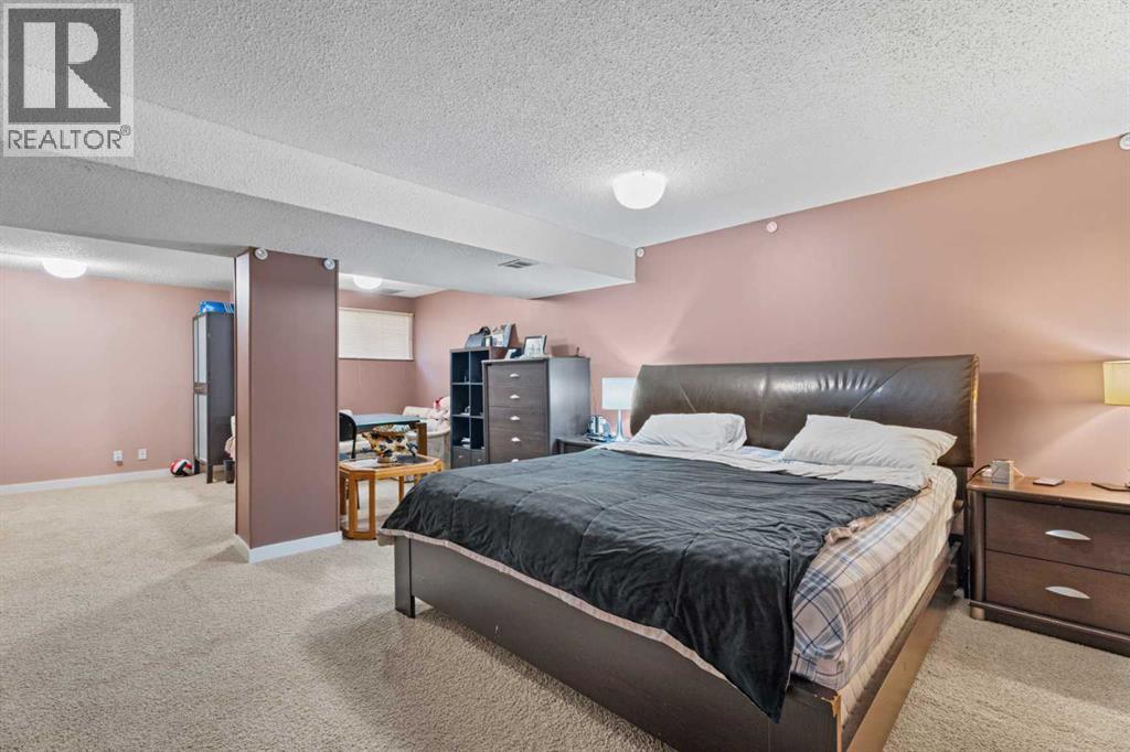 Single Family House for Sale in   Oakmoor Drive SW Palliser Calgary 