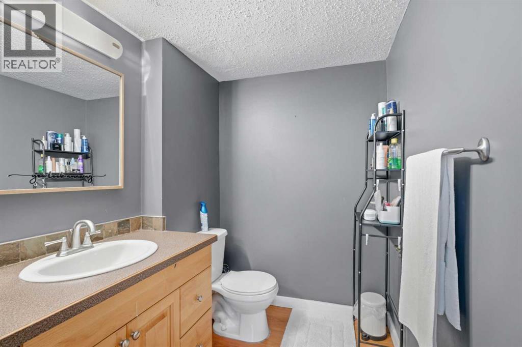 Single Family House for Sale in   Oakmoor Drive SW Palliser Calgary 