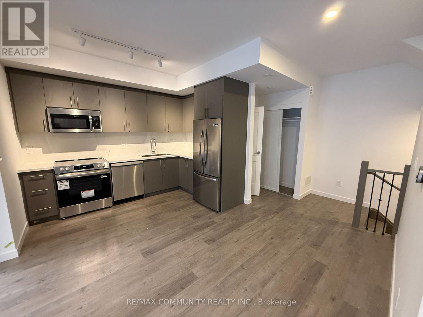 117 Marydale Unit 7 photo 4