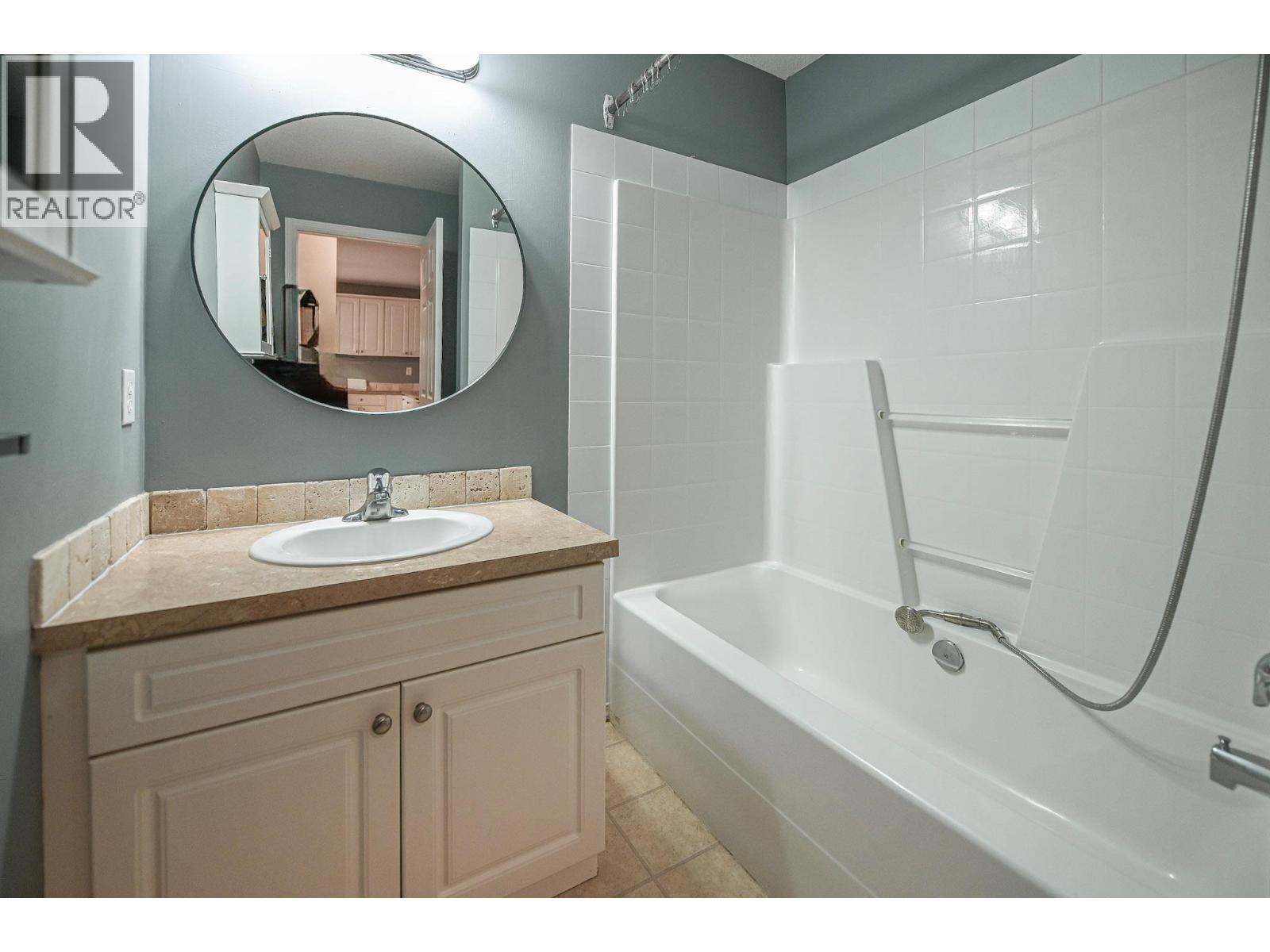  4866 Emerald Avenue, Canal Flats