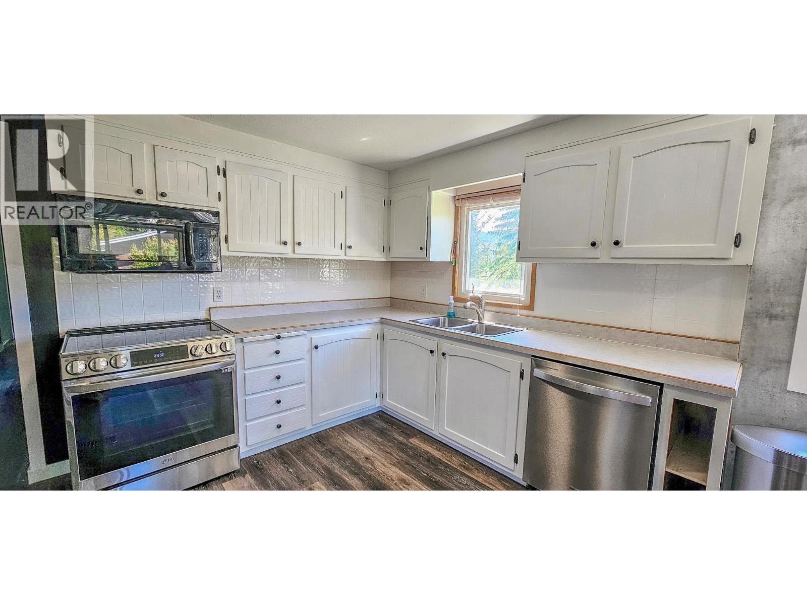 4771 BAILLIE GROHMAN AVENUE - 8