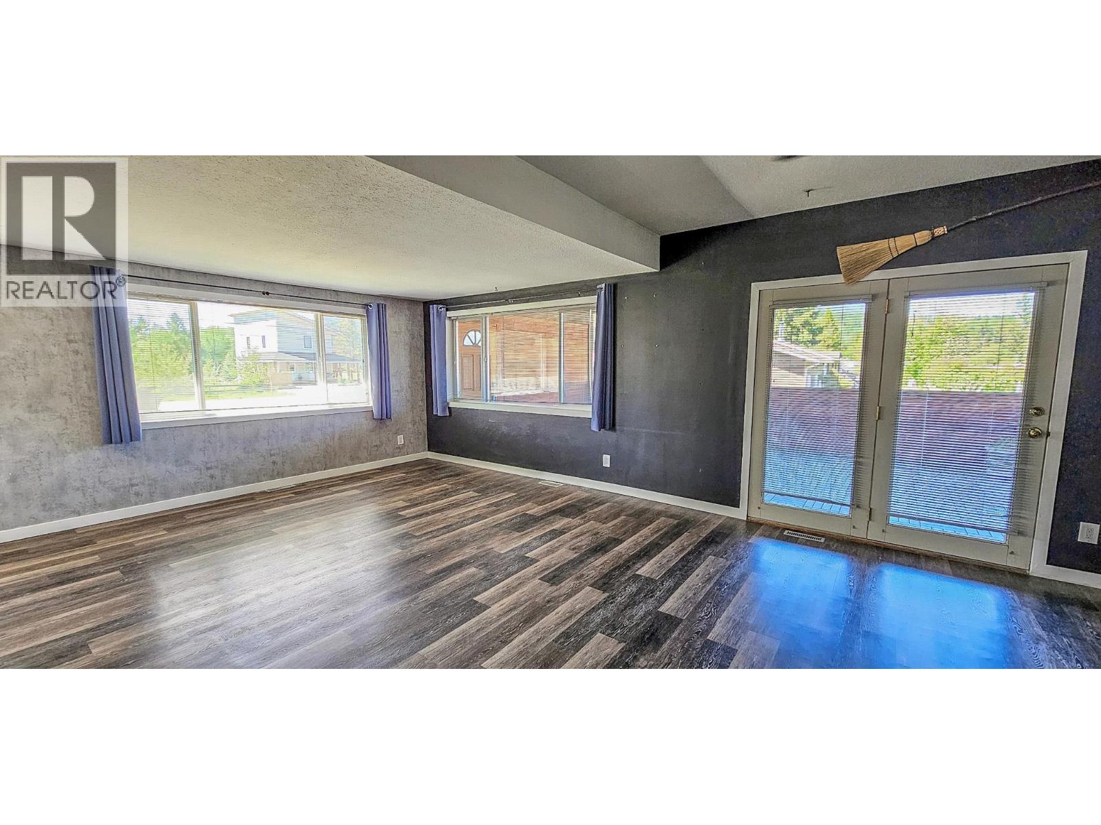 4771 BAILLIE GROHMAN AVENUE - 4