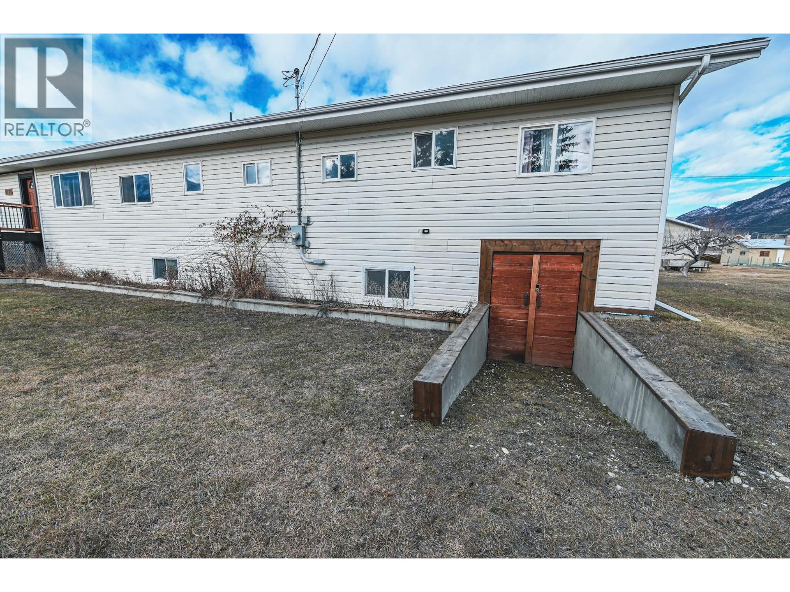 4771 BAILLIE GROHMAN AVENUE - 34