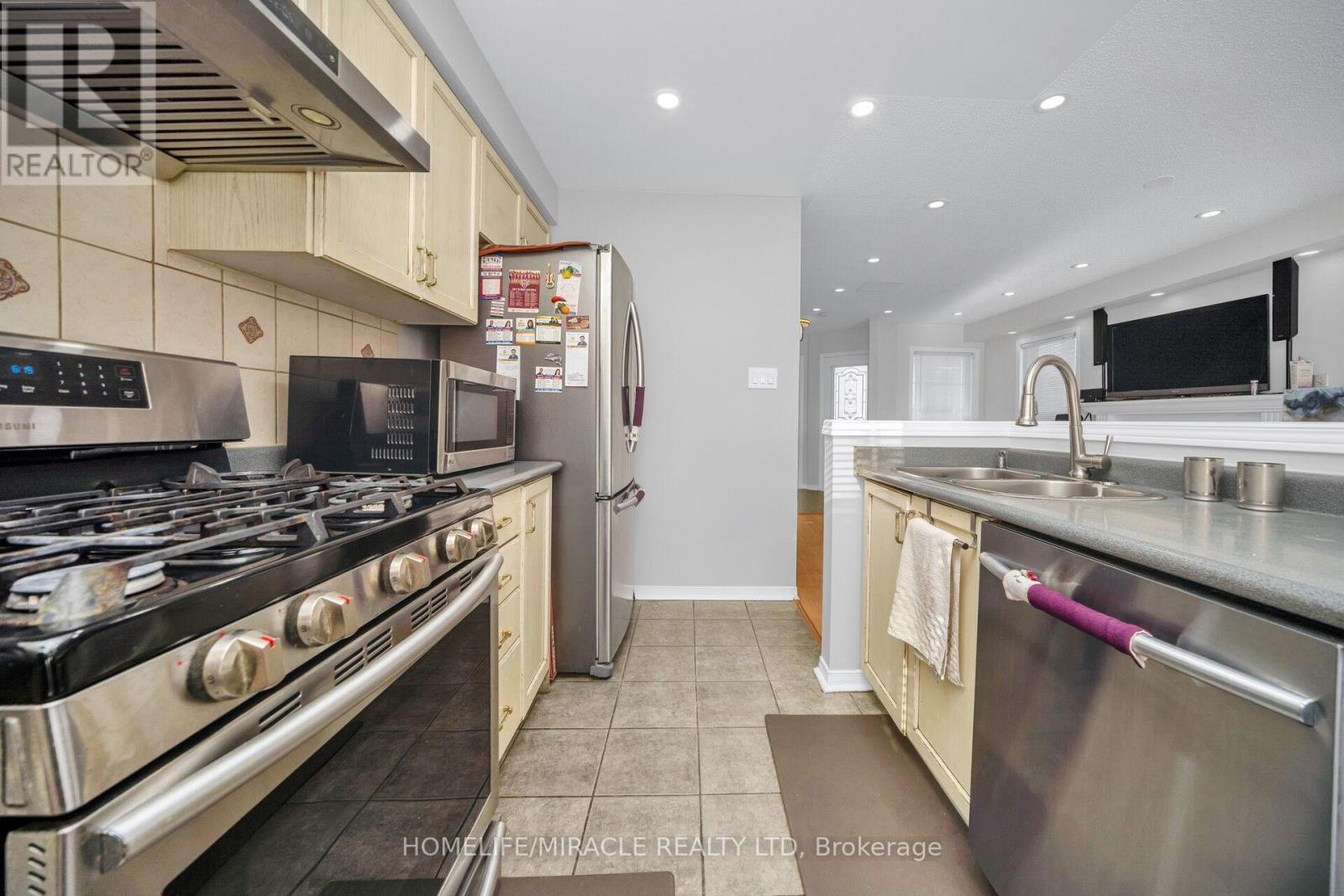 133 PRESSED BRICK DRIVE - 20
