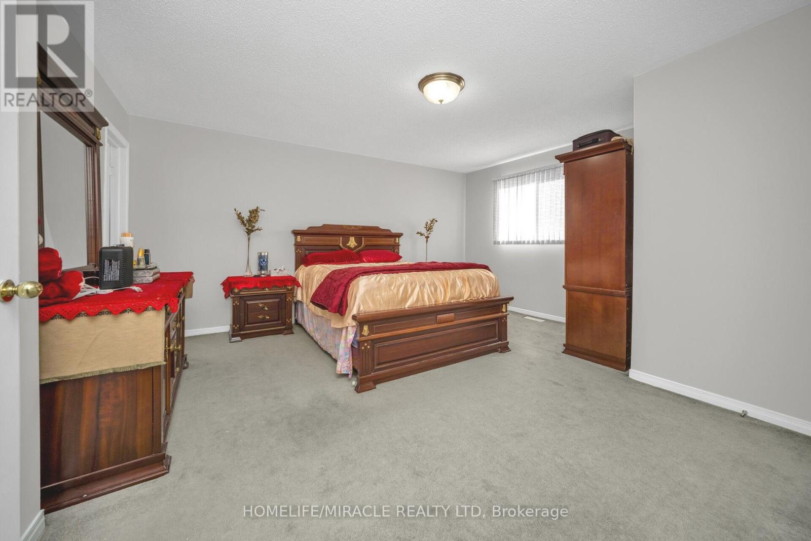 133 PRESSED BRICK DRIVE - 27