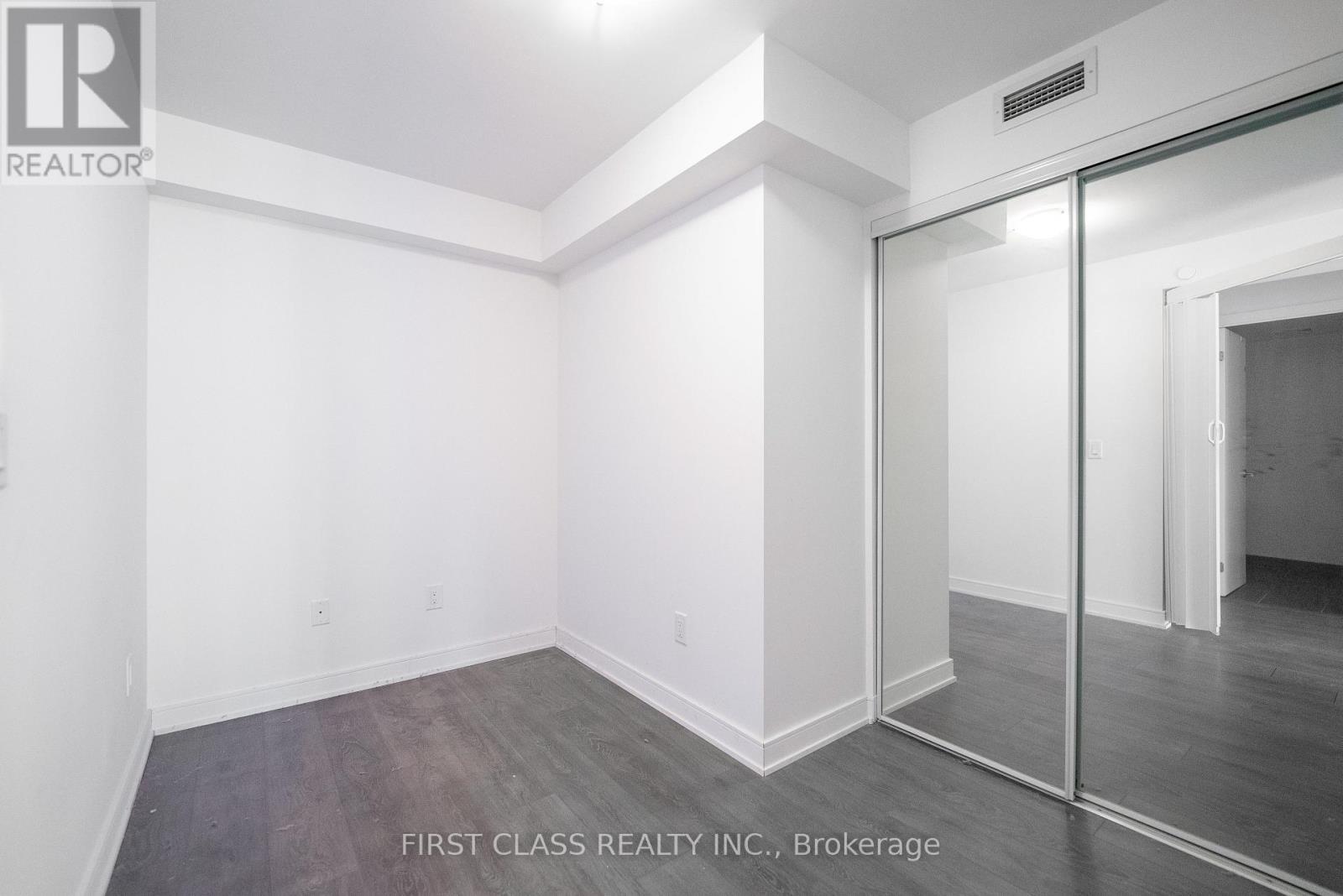 #1022 525 ADELAIDE STREET W - 10
