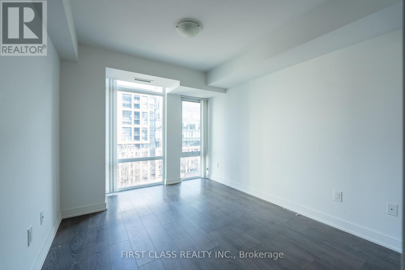 #1022 525 ADELAIDE STREET W - 5