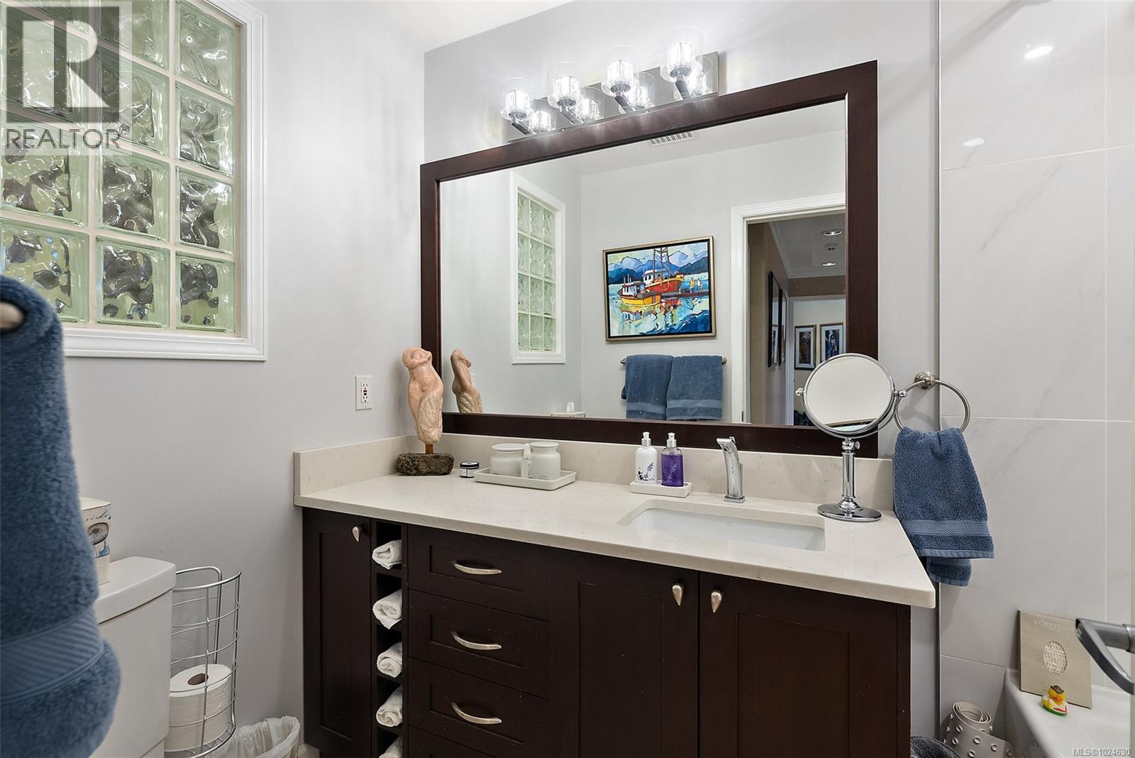 11008 Oriole Lane, North Saanich