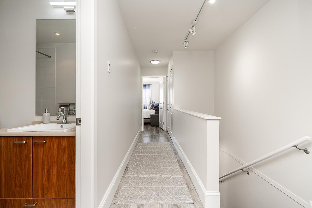 2 2450 161A STREET, Surrey