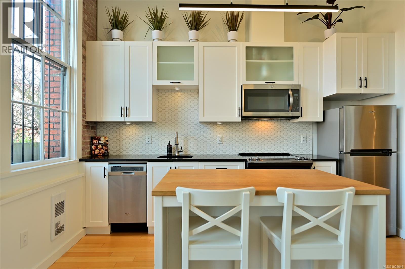 210 535 Fisgard Street, Victoria