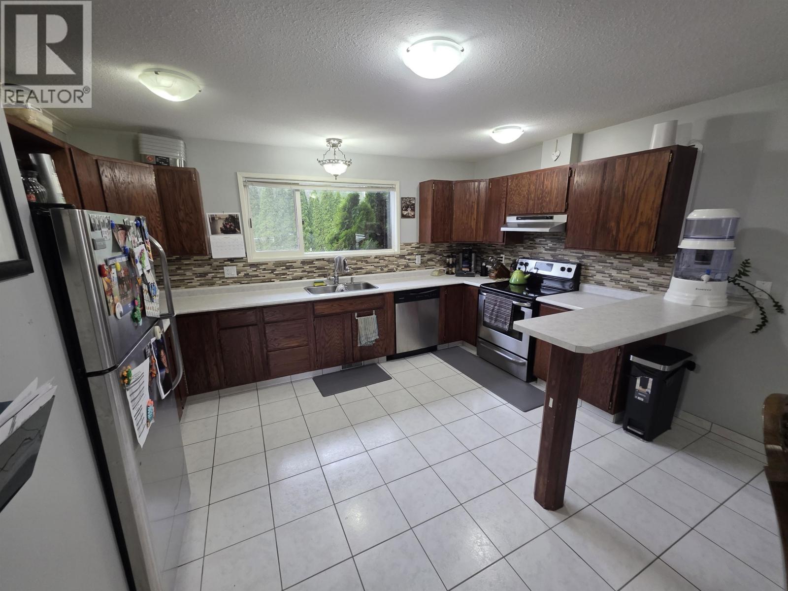 2421 KROYER AVENUE - 4