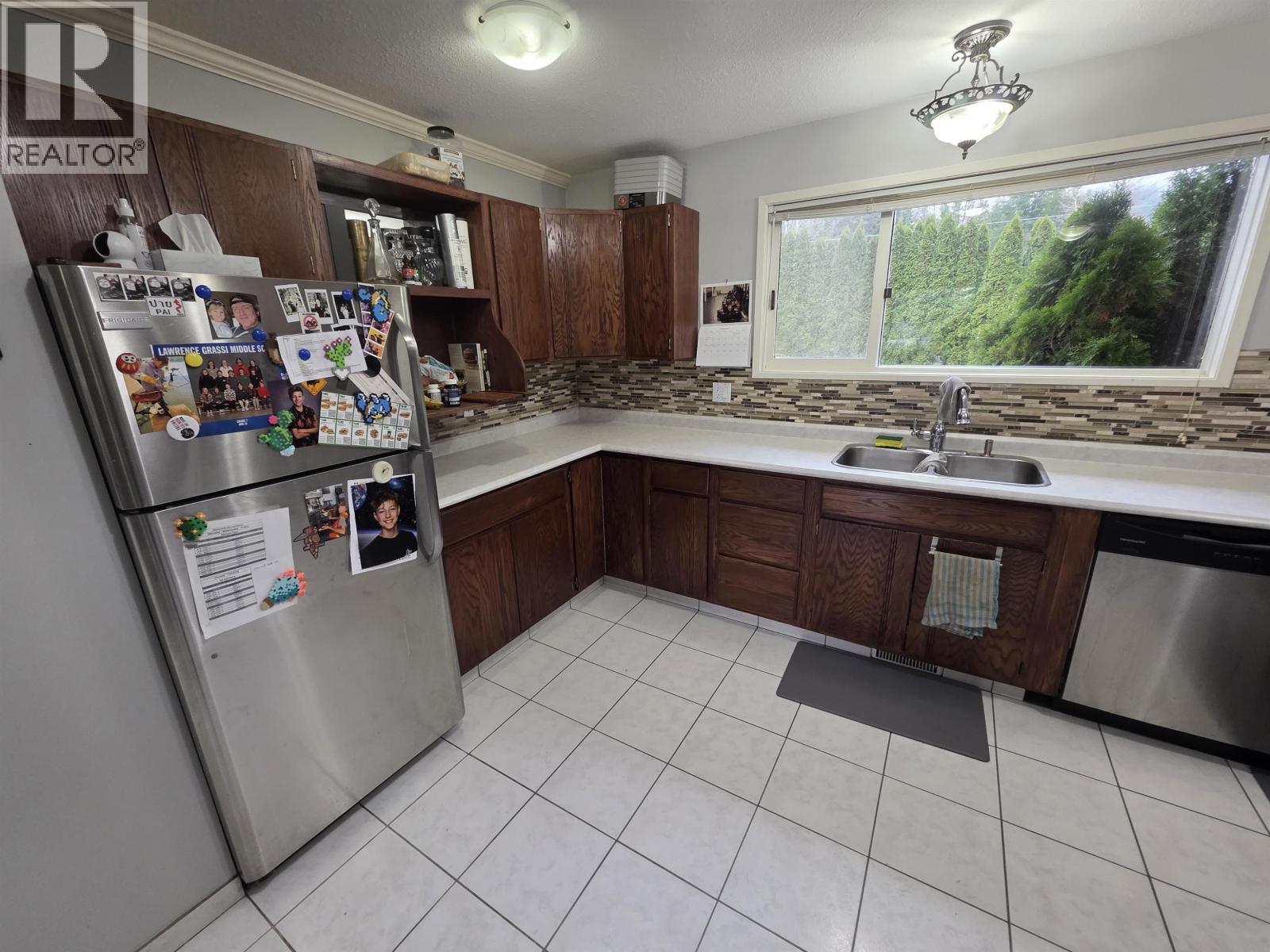 2421 KROYER AVENUE - 5