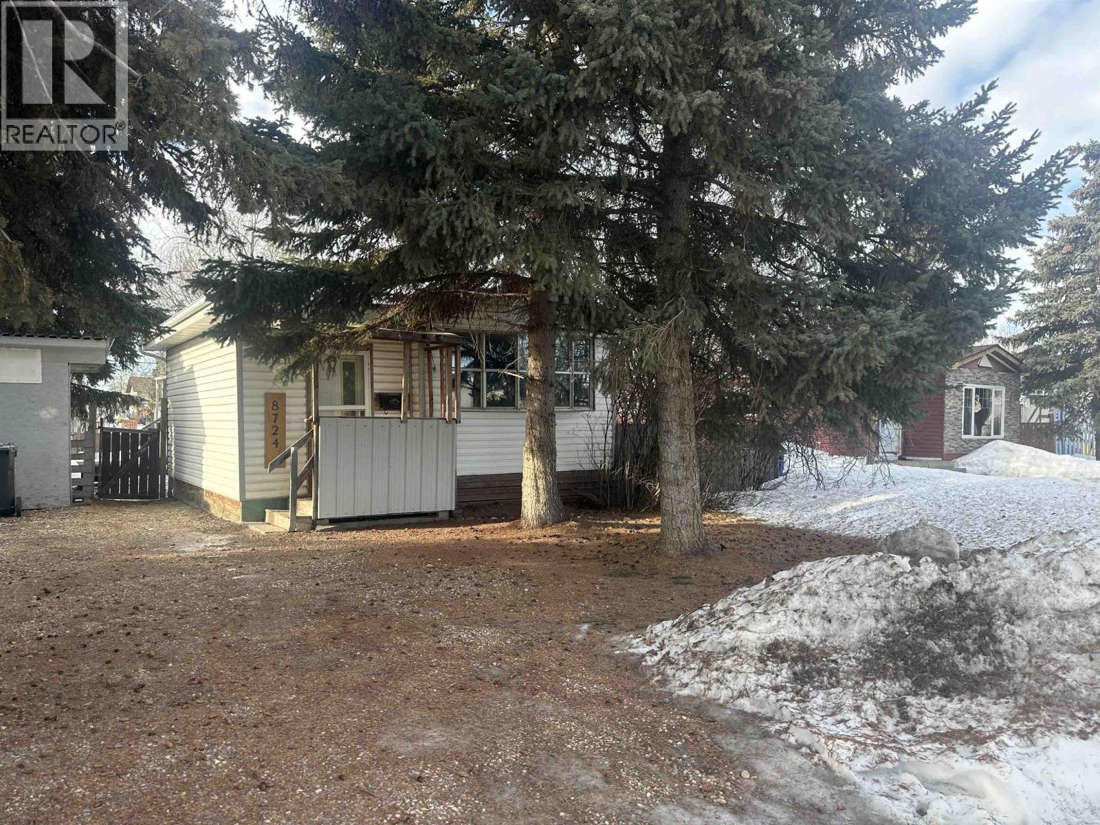 8724 75 STREET - Photo 3 of 22, Fort St. John, British Columbia