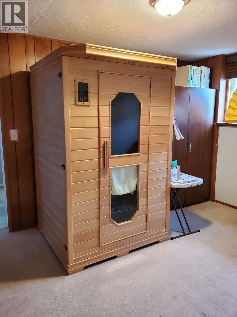 868 North Kimberley Avenue, Greenwood