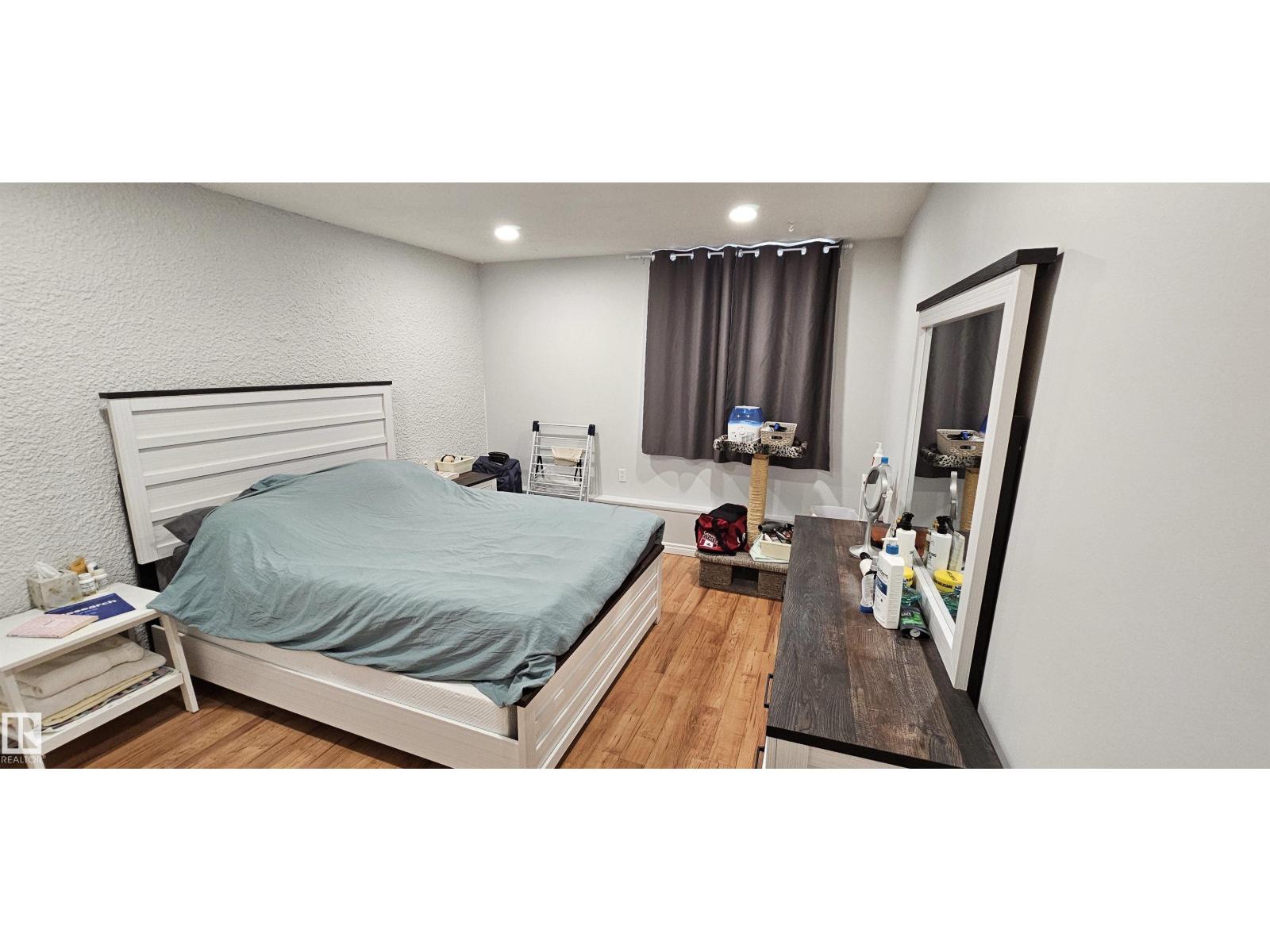 #906 11307 99 AV NW - 11