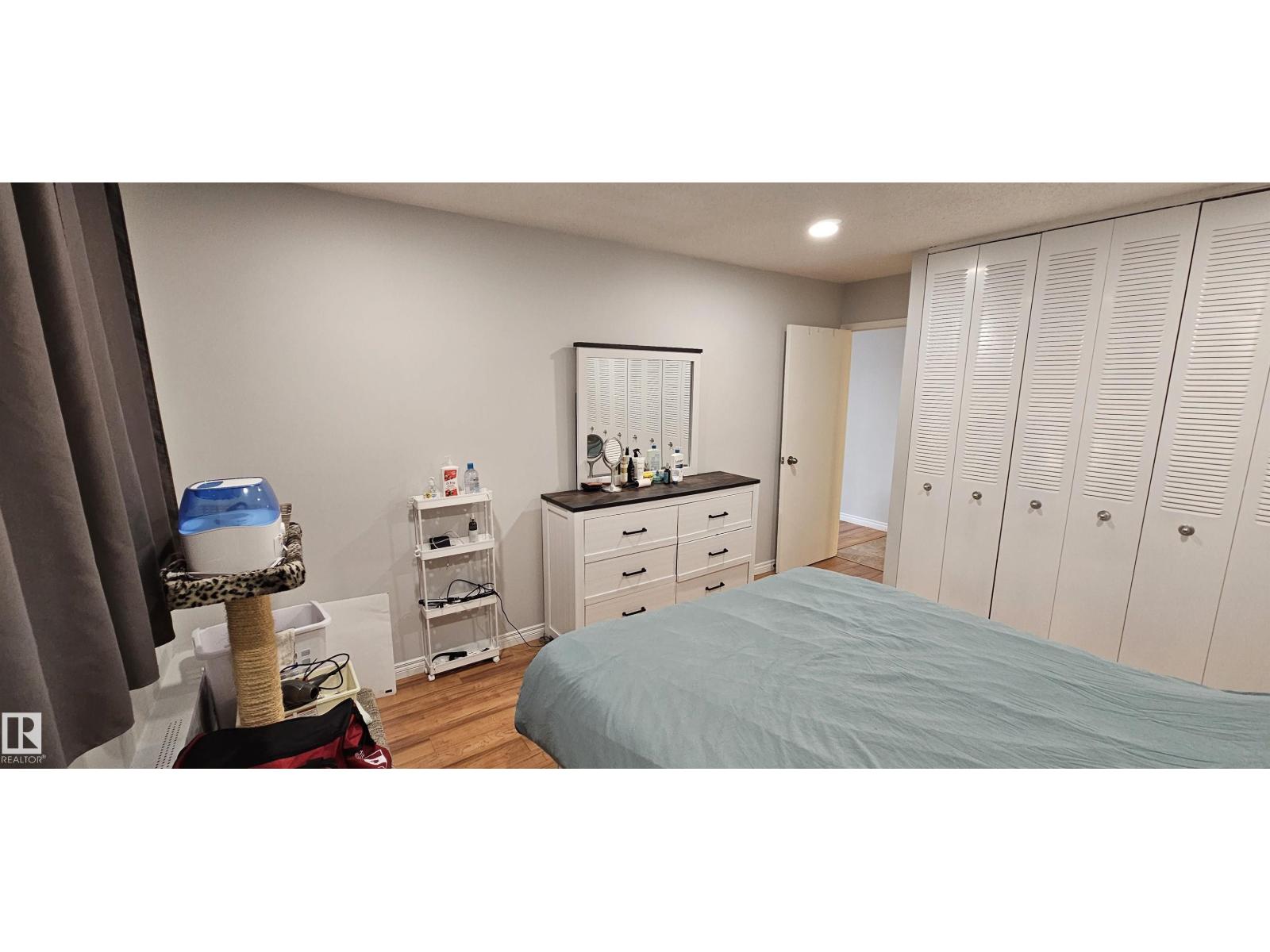 #906 11307 99 AV NW - 14