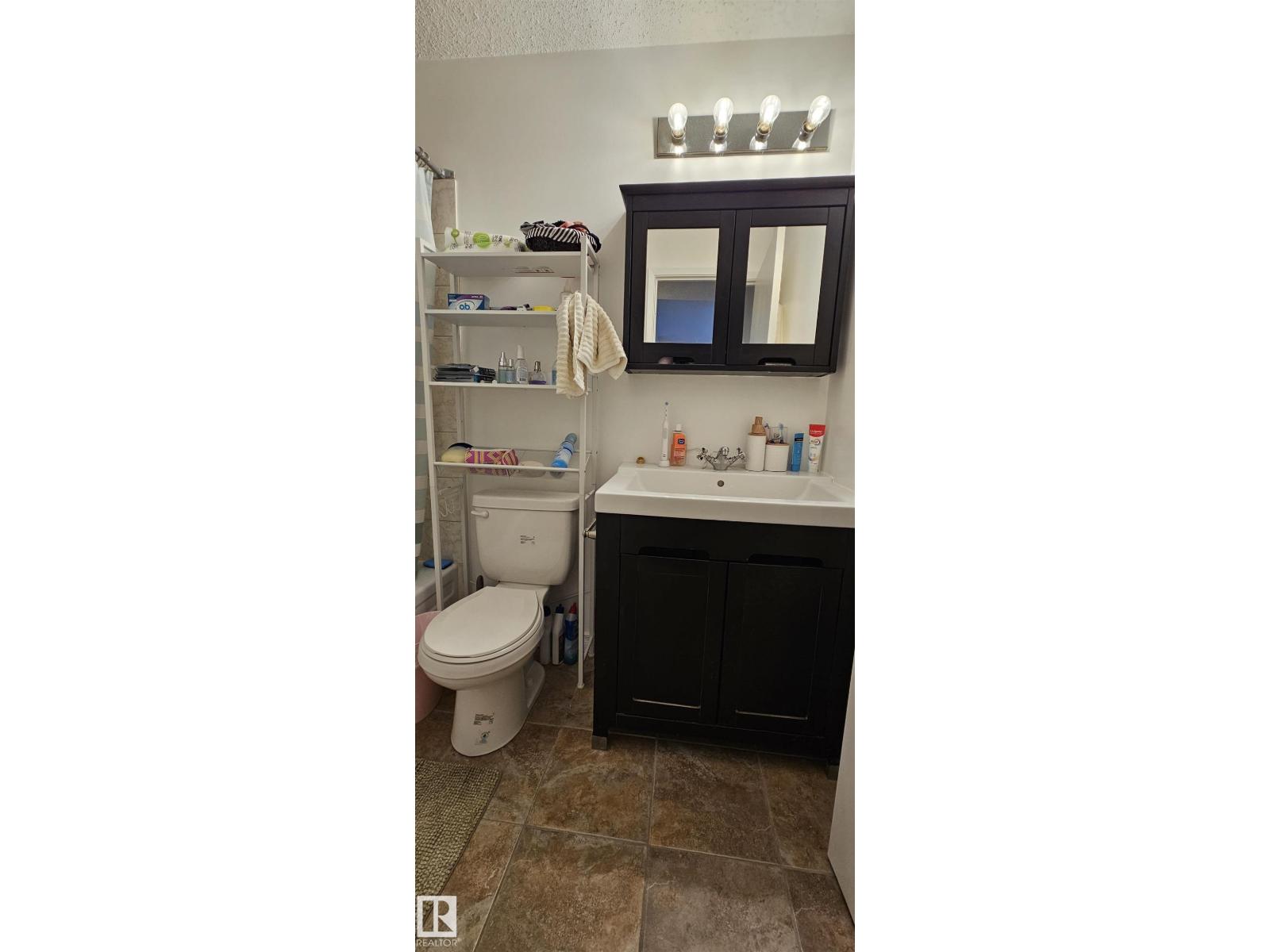 #906 11307 99 AV NW - 18