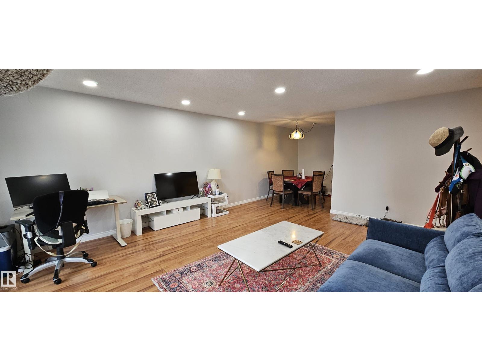 #906 11307 99 AV NW - 2