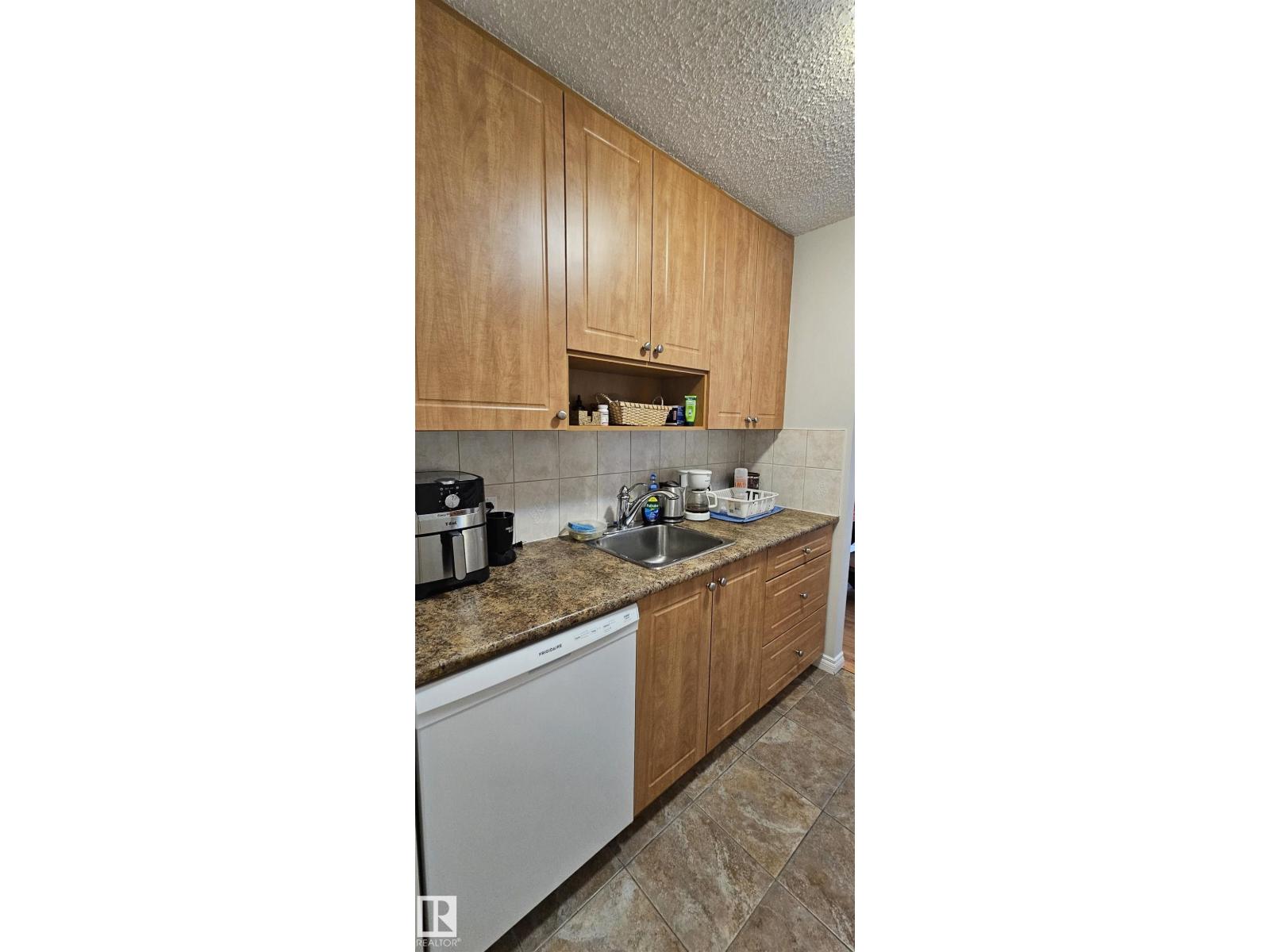 #906 11307 99 AV NW - 5