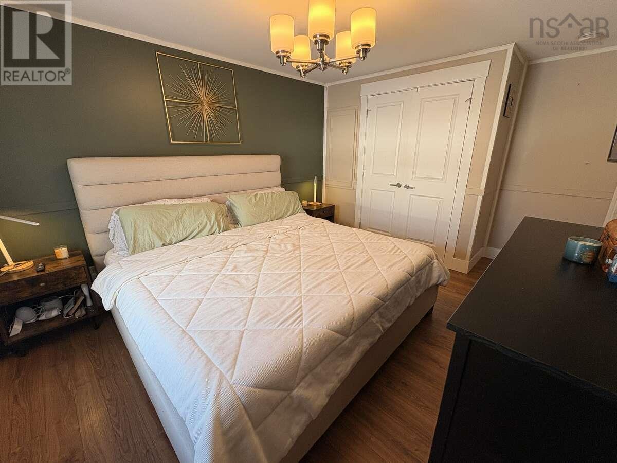 Property 8 of 14 of 24 Mackenzie Avenue