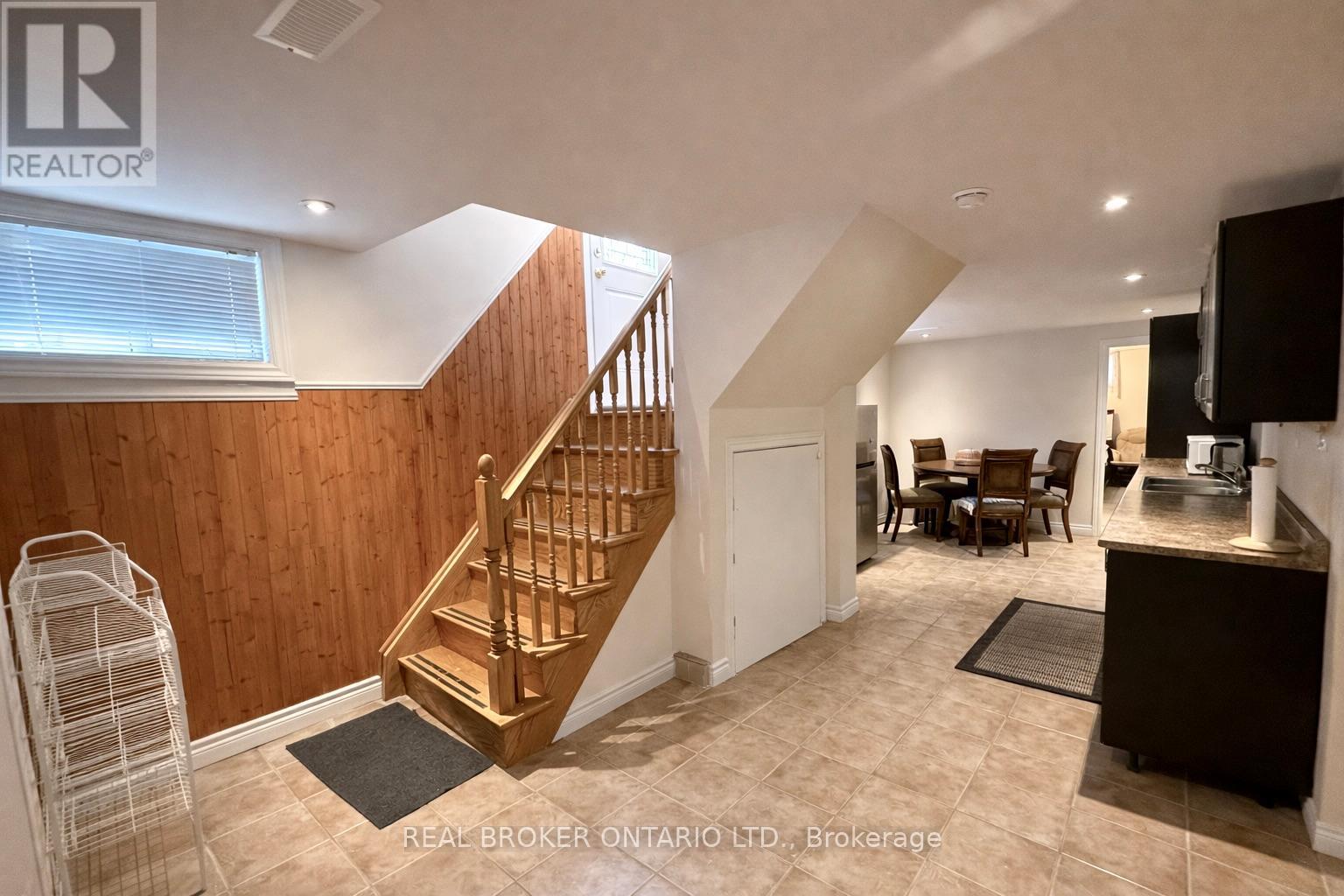 LOWER - 1602 CORAM CRESCENT - Photo 2 of 6, Mississauga (Dixie), Ontario