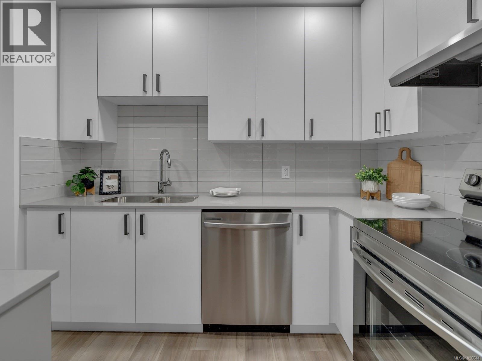 102 2390 City Gate Blvd, Langford