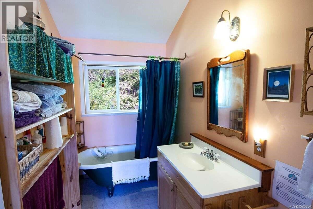 326 Grappler Inlet, Bamfield