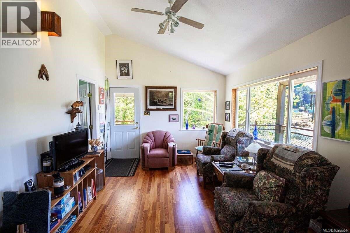 326 Grappler Inlet, Bamfield