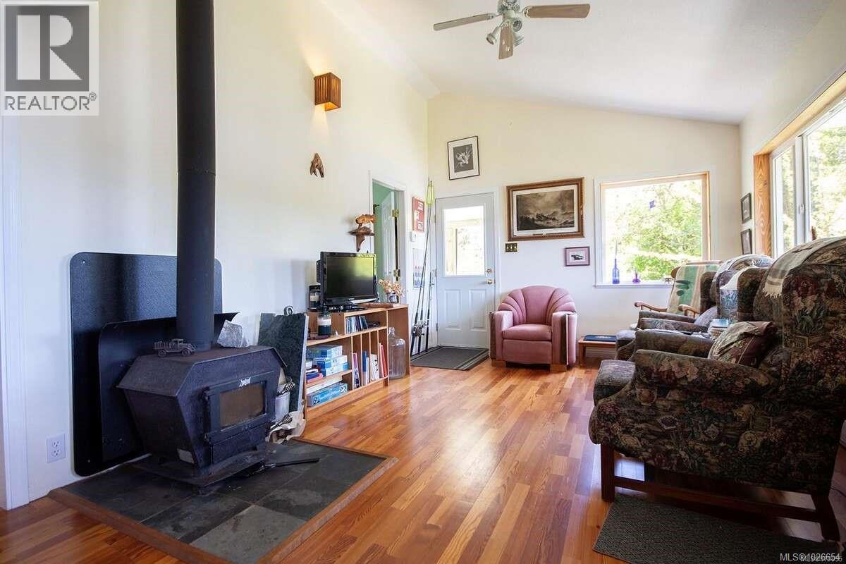 326 Grappler Inlet, Bamfield