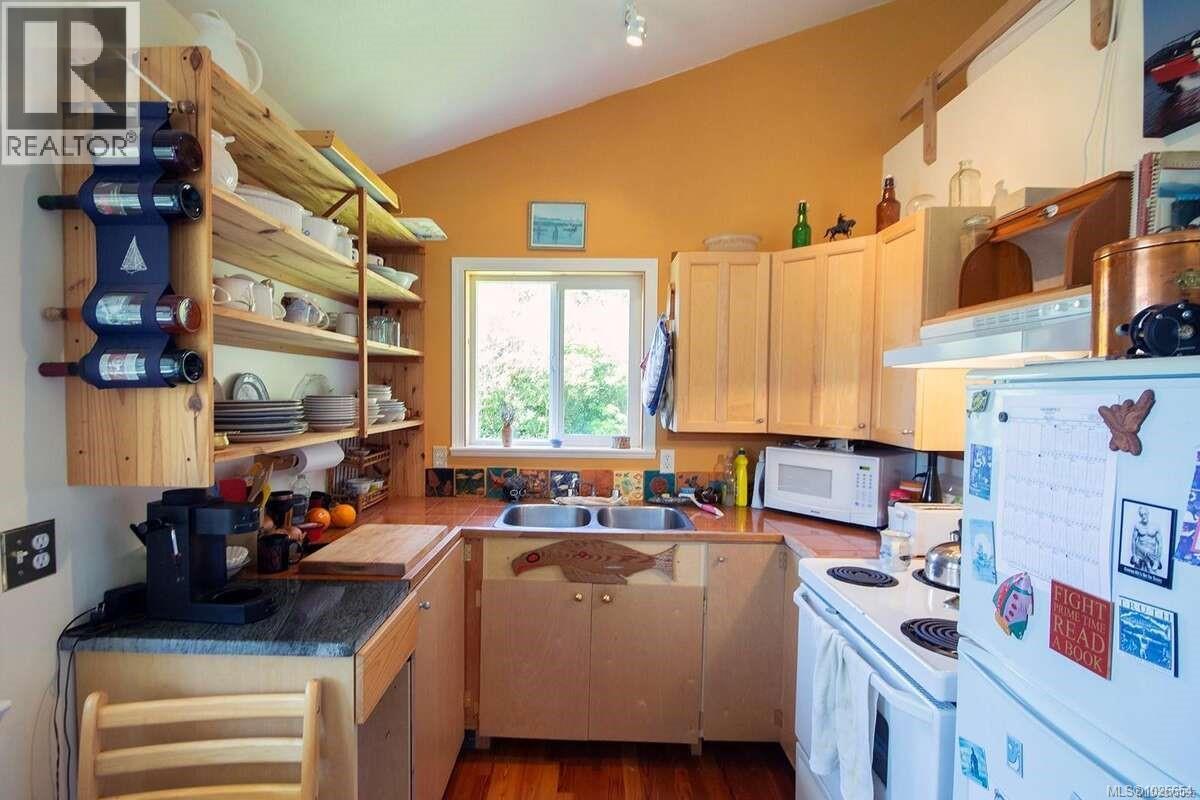 326 Grappler Inlet, Bamfield